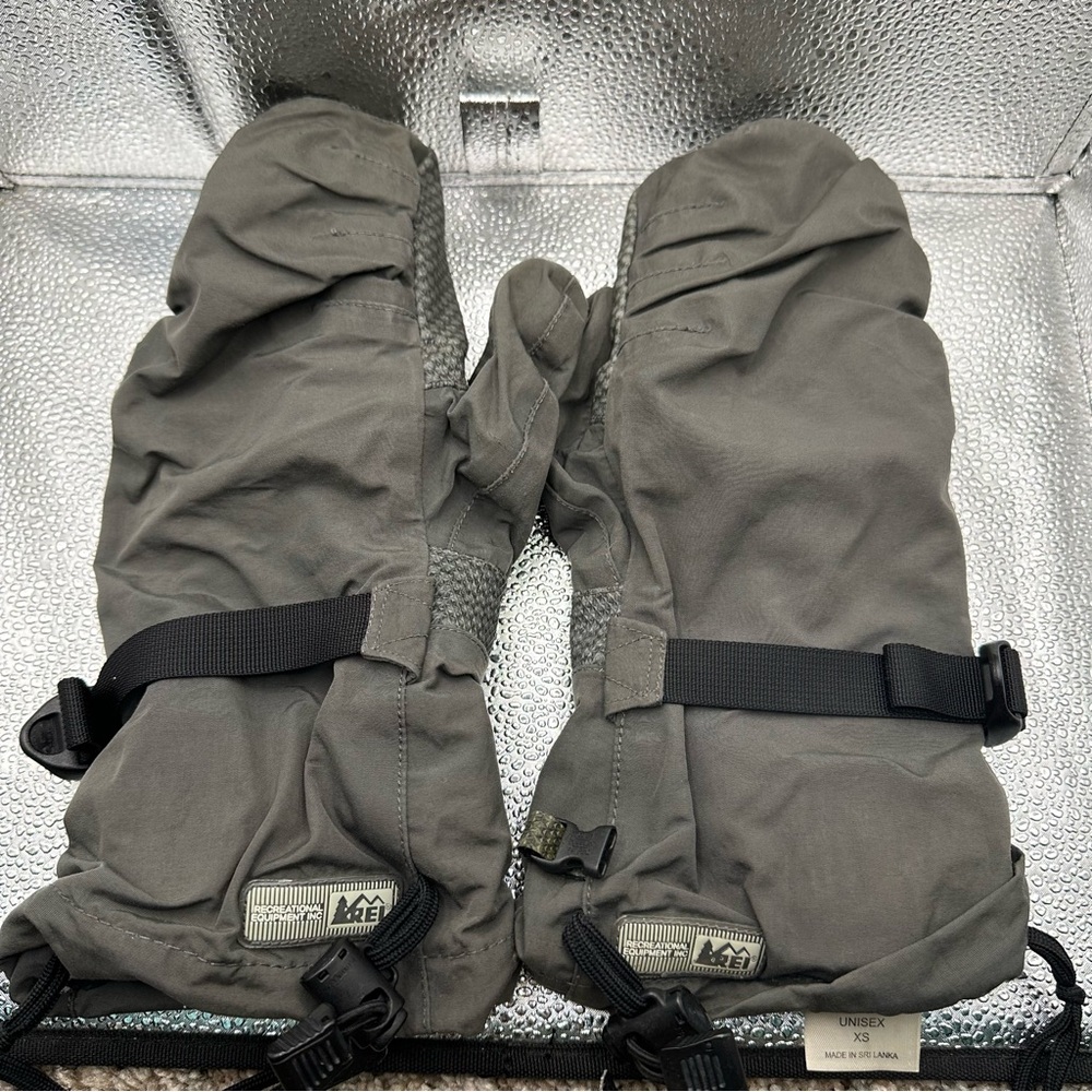 REI SwitchBack GTX Snow Gloves Unisex‎ Size XS Waterproof Insulated Straps Gray